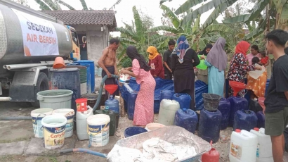 Rumah Zakat Salurkan Sedekah Air Bersih di Wilayah Kekeringan