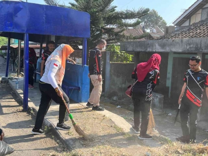Berpartisipasi Dalam Pertahankan Penghargaan Adipura, Rutan Boyolali Gotong Royong Bersihkan Lingkungan Kabupaten Boyolali