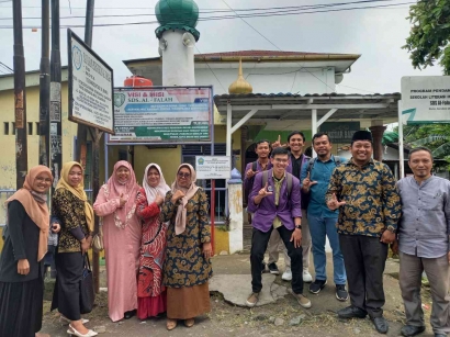 Tim PKM POLMED Melaksanakan Pengabdian Masyarakat ke SD Al - Falah Desa Karang Berombak Kecamatan Medan Barat Kota Medan Sumatera Utara