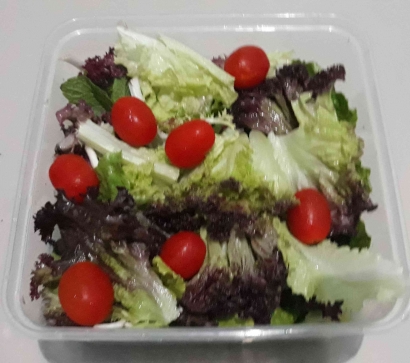 Asinan dan Salad Sayur Homemade: Makanan Selingan Menyegarkan dan Mood Booster
