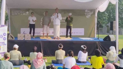 Ida Rsi Putra Manuaba di Botanical Yoga Festival 2023