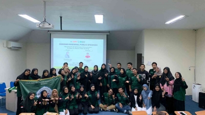 Seminar Nasional Program Studi Pendidikan Biologi UMSurabaya: Mastering the Art of Persuasive Communication Strategies for Effective Public Speaking