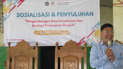 Mahasiswa KKN-T Desa Ngimbang UMSurabaya Mengadakan Seminar "Pengembangan Kewirausahaan dan Strategi Pemasaran Produk"