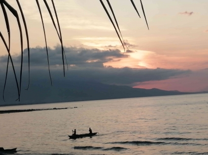 Keajaiban Pantai Maumere, Flores, NTT dalam Literasi Senja