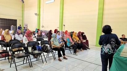 Tim Pengabdian kepada Masyarakat Universitas Semarang Memperkuat Intensi Berwirausaha di Kelompok PKK Tembalang