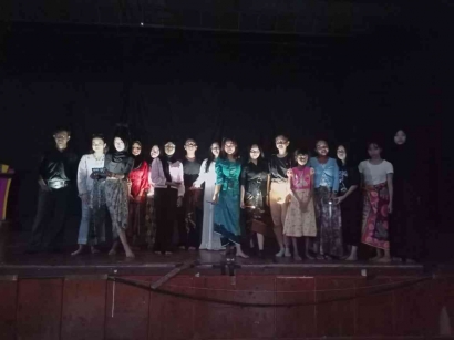 Komite Teater dan Film Hanjuang Bodas Menggelar Pentas Teater Jam 12 di Kota Bogor