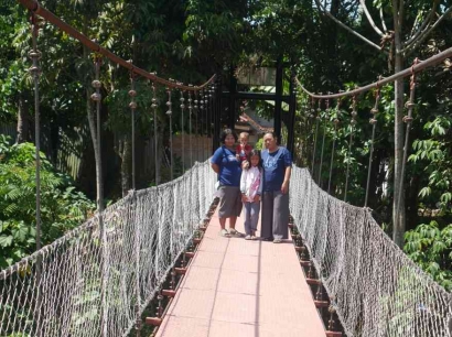 Warga Pasenan Terharu, Sahabat Pedalaman dan Pasar Modal Indonesia Bangun Jembatan di Pelosok Sumsel