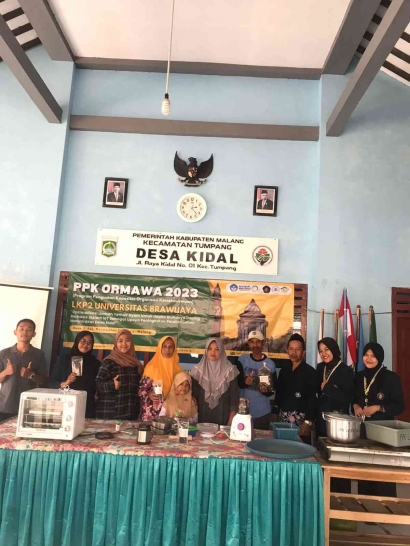 Pelatihan Pembuatan Produk Turunan Cacing Tanah oleh TIM PPK Ormawa LKP2