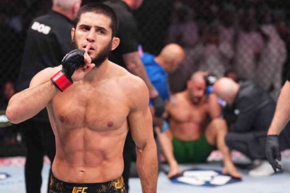 UFC 294: Islam Makhachev Membungkam Keraguan dan Selebrasi Diam demi Solidaritas Palestina