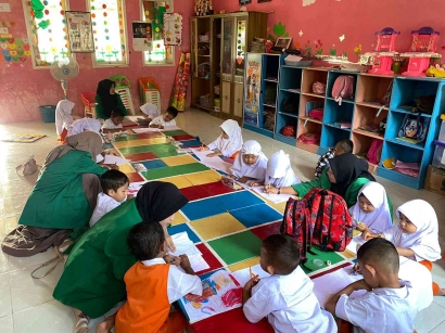 Mahasiswa KKN-PPM Kelompok 51 Ikut Berpartisipasi dalam Ajarkan Anak TK di Gampong Pante Jaloh, Kecamatan Sawang