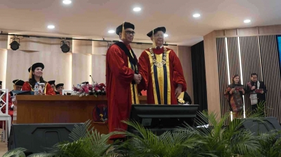 Kukuhkan Prof. Dr. Jamin Ginting, Guru Besar Hukum Baru UPH