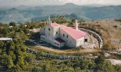 Destinasi Wisata Rohani Gereja Hati Kudus Yesus Laktutus di Timor Ditahbiskan