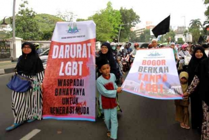 Keberadaan Transgender di Indonesia Memantik Polemik