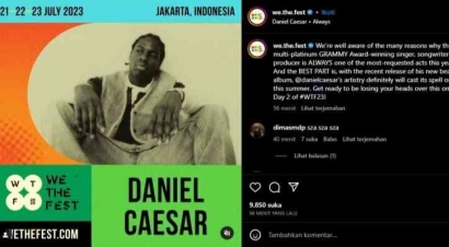Daniel Caesar terlihat senang saat konser di Indonesia pada We The Fest 2023