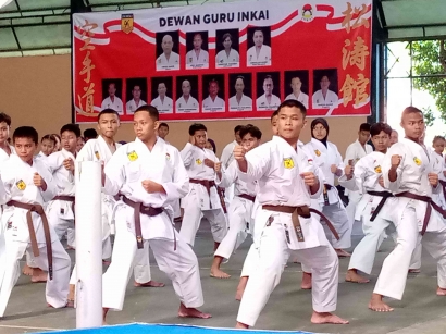 22 Karateka INKAI Klaten, Lulus Ujian Sabuk Hitam, 2 Diantaranya Menjadi Lulusan Terbaik