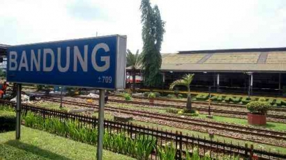 Anganku di Station Kereta Bandung (Part 1)