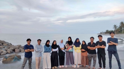 Mahasiswa KKN-PPM Unimal Kelompok 4 Laksanakan Pembersihan Pantai Gampong Meunasah Lhok