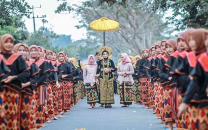 Prosesi Nyongkolan sebagai Tradisi Adat Khas Suku Sasak Lombok