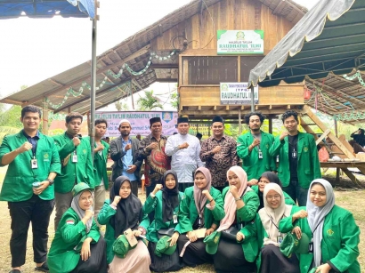 Mahasiswa KKN  PPM Universitas Malikussaleh Membantu Perayaan Maulid Nabi Muhammad SAW di Dusun Cot Dua