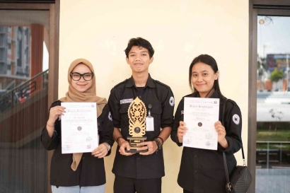 Teater Oksigen Unmuh Jember Juara 3 Nasional Monolog Cup #1 di Bali