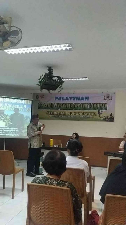 Pelatihan Pengolahan Sampah Organik di Kelurahan Gunungketur Yogyakarta