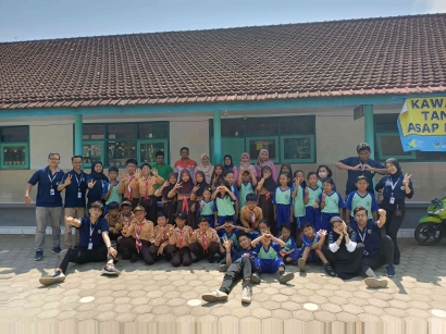 Mahasiswa KKN Universitas Negeri Malang Bantu Mengajar di SD Negeri 05 Donomulyo