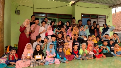Konstribusi Mahasiswa KKN UM Dalam Kegiatan Membantu Mengajar di TPQ Baitul Mubarok Desa Sumbersekar, Kecamatan Dau, Kabupaten Malang