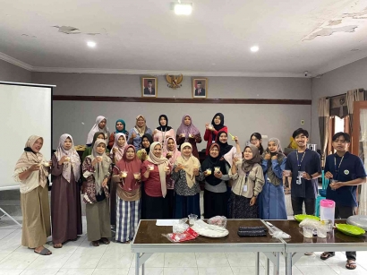Pelatihan Ide Jual Kuliner untuk Meriahkan Persiapan Pujasera Desa Padusan Bersama Mahasiswa KKN Universitas Negeri Malang