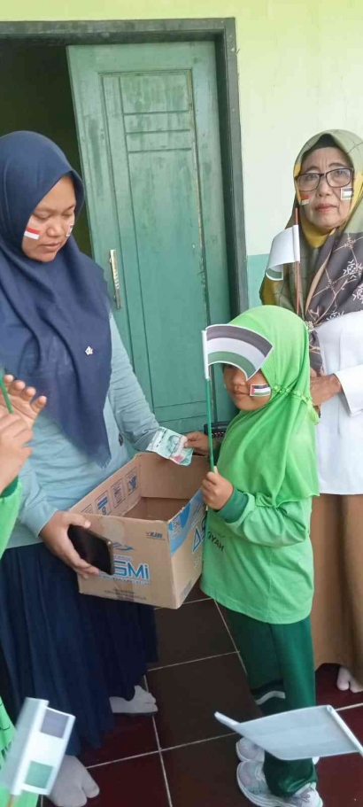 Bentuk Kepedulian TK Aisyiyah 7 Luragung Galang Donasi untuk Palestina