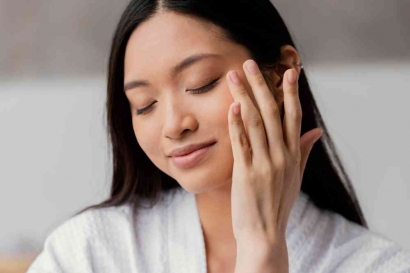 Rekomendasi Skincare yang Cocok untuk Kulit Kusam Sekaligus Sensitif