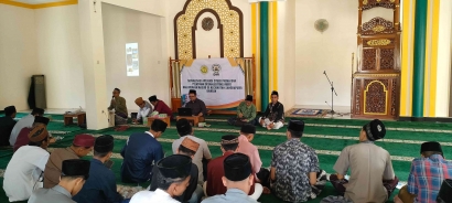 Pelatihan Desain Grafis, Editing Video dan Sosialisasi Aplikasi Cyber PRIMA di Masjid Istiqomah Patarselamat Sangkapura