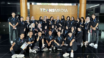 Mahasiswa Komunikasi Digital dan Media Sekolah Vokasi IPB Jalan-jalan Sambil Belajar ke Kantor Detik.com
