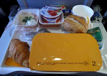 Bolehkah Mengambil Alat Makan dari Pesawat Terbang?