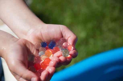 Apakah Mainan Water Beads Berbahaya?