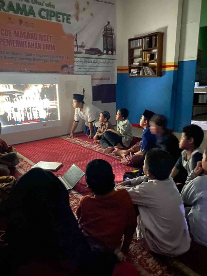 Mahasiswa PMM MITRA DOSEN UMM Membuat Program "Movie Time" Untuk Anak-Anak Yayasan Mizan Amanah Cipete