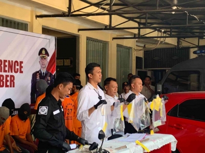 Press Conference Mengungkap Kasus Pencurian dengan Pemberatan oleh Polres Jember