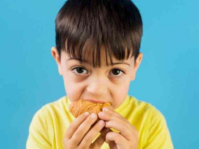Mengajarkan Anak Kebiasaan Tidak Jajan setelah Makan