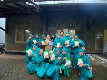 Kolaborasi Dosen dan Mahasiswa UNNES dalam Produksi MOCAF bersama Kelompok PKK di Kelurahan Ngijo Gunungpati Semarang