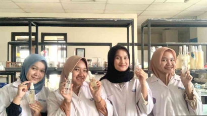 Mahasiswa Farmasi UMP Temukan Inovasi Mengatasi Radang Jerawat dari Getah Pelepah Pisang