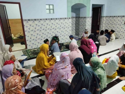 Gebyar Antusias! Mahasiswa KKN IAI Syarifuddin, Mengikuti Pembacaan Diba'iyyah Menjadi Magnet Utama Bagi Generasi Muda