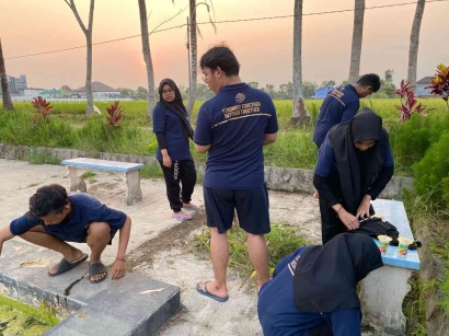 Mahasiswa KKN Universitas Negeri Malang Melakukan Revitalisasi dan Maintenance Taman Refugia