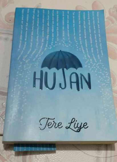 Resensi Buku Fiksi Novel "Hujan"