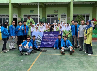 UNPAM Mendukung Sekolah Lokal: Proyek Pengabdian kepada Masyarakat Presentasi Profil MTs Mathlaul Anwar