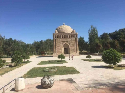 Menembus Garis Batas 35: Mausoleum yang Ada di Dalam Taman Hiburan