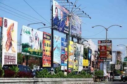 Ketika Muka Paslon Berubah Jadi Sampah Visual Jalanan