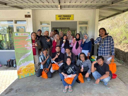 Pengabdian Kepada Masyarakat (PKM) S-1 Kimia Unesa: Edukasi Pengolahan Susu Sapi Menjadi Keju di Dusun Brau, Kota Batu
