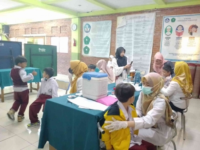 Ratusan Siswa SD Plus Al Ghifari Ikuti Imunisasi Agar Terhindar dari Penyakit