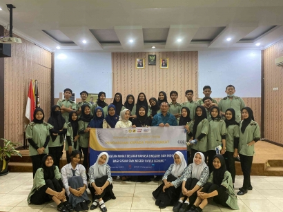 PKM dengan Tema Peningkatan Minat Bahasa Inggris di SMK Negeri 1 Kota Serang