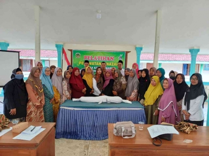 Pelatihan Perawatan Jenazah Perempuan di Desa Krandegan, Kebonsari, Madiun