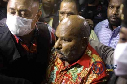 Opini Kasus Korupsi oleh Gubernur Papua